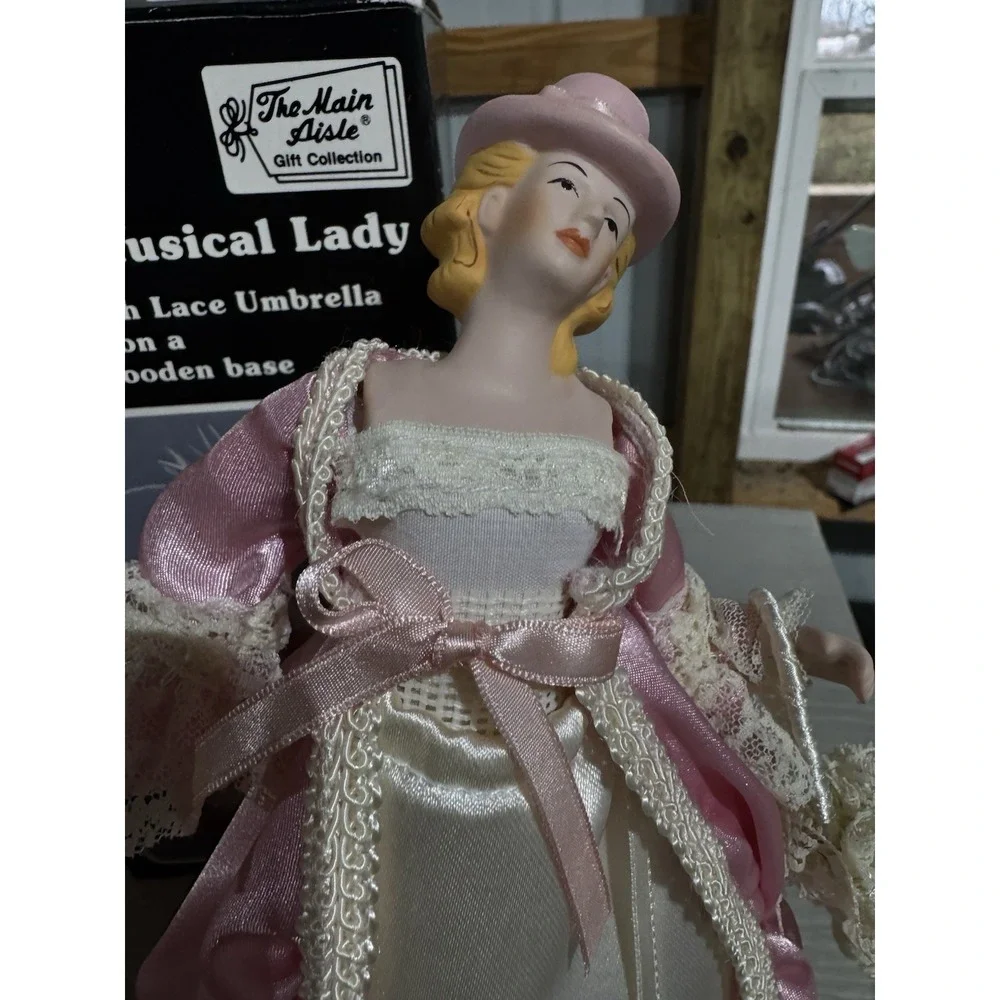 Vintage Victorian Musical‎ Lady Spins On Wooden Base The Main Aisle Gift